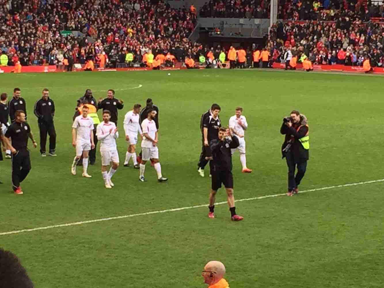 戈登：比赛尾声被勒沃库森扳平，真的让人很难接受（戈登：最后时刻被勒沃库森追平，实在难以接受）