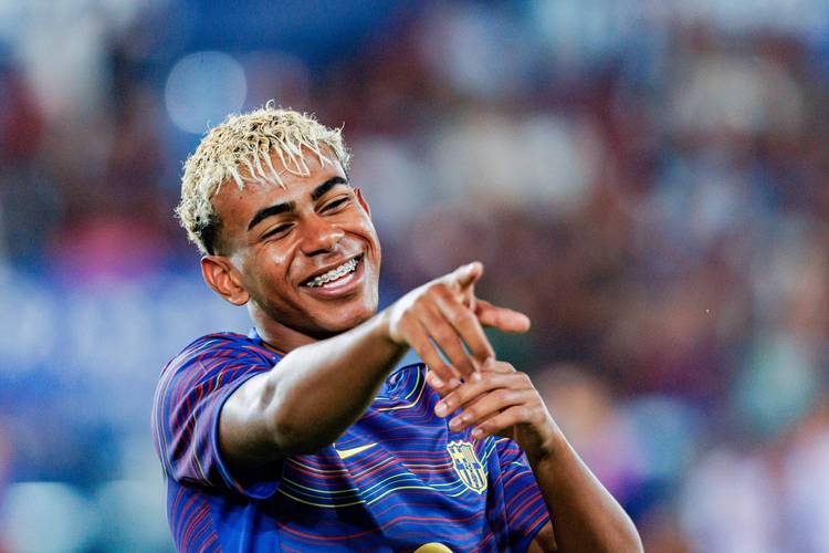 北青：向余望不参加冲超庆祝直奔U22，确认下赛季留在铜梁龙（北青：向余望缺席冲超庆祝赶赴U22，已确定下赛季继续效力铜梁龙）