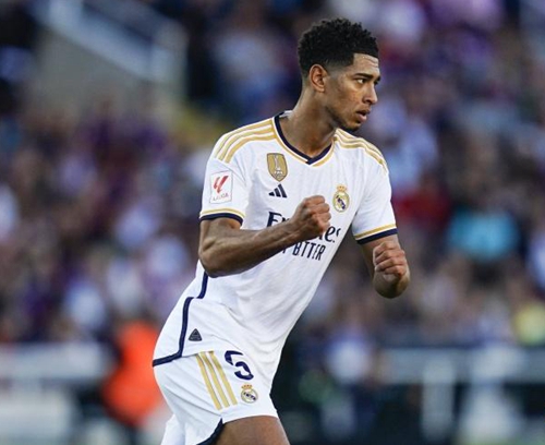 意甲第十四轮：萨索洛3-1逆转佛罗伦萨，紫百合陷入困境（意甲第14轮：萨索洛3-1上演逆转，佛罗伦萨陷入低迷）