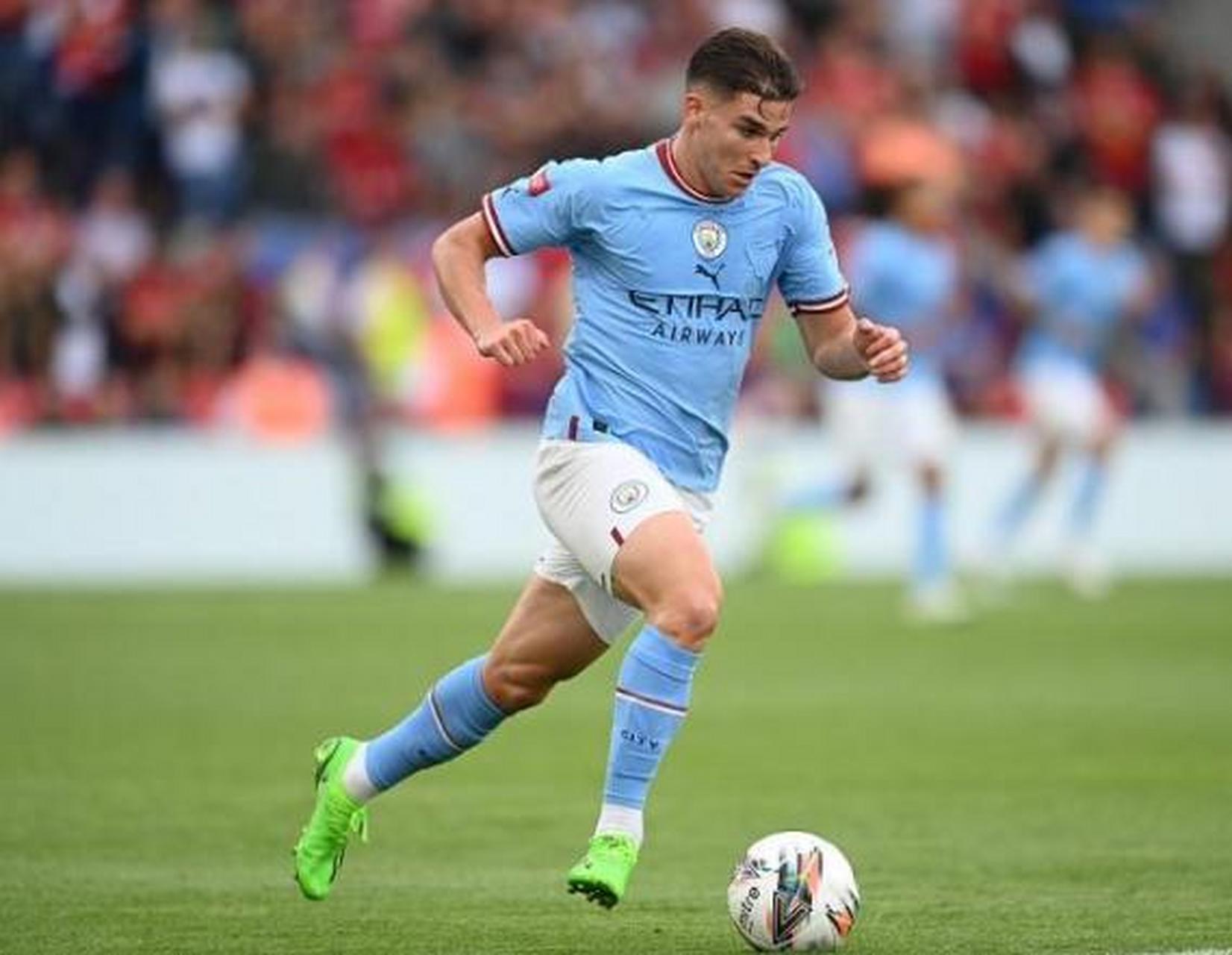 摸吉祥物女演员胸部，前塞尔塔队长马略被判赔偿1000欧（前塞尔塔队长马略因不当触碰吉祥物女演员胸部被判赔偿1000欧元）