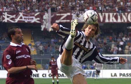 U22国足12月集训并参加U23亚洲杯29人名单：王钰栋、徐彬入选（U22国足12月集训备战U23亚洲杯，29人名单出炉：王钰栋、徐彬在列）