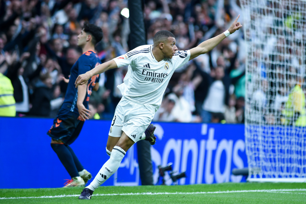 巴萨二队遭遇不公？十人作战惨遭绝杀，阿尔科亚诺主场3-2险胜