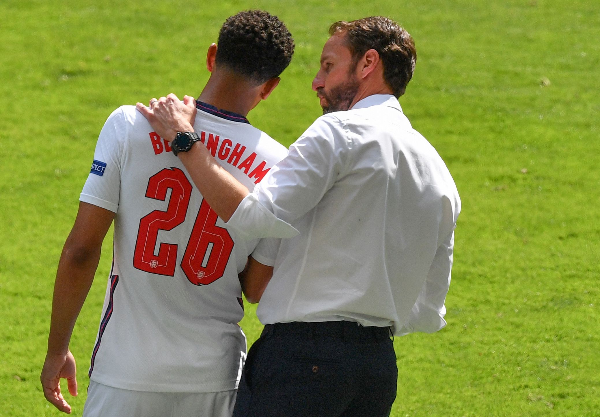 英媒：比苏马在吸笑气之后面临纪律处罚，热刺要在冬窗送走他（英媒：比苏马涉吸笑气或遭纪律处分，热刺拟冬窗将其出售）