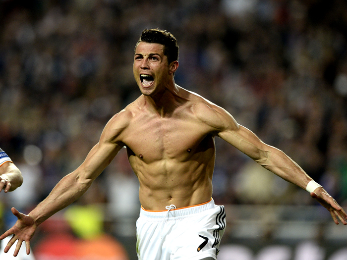 上海狂轰69分，怀特塞德8分半送4次封盖，上海大比分领先