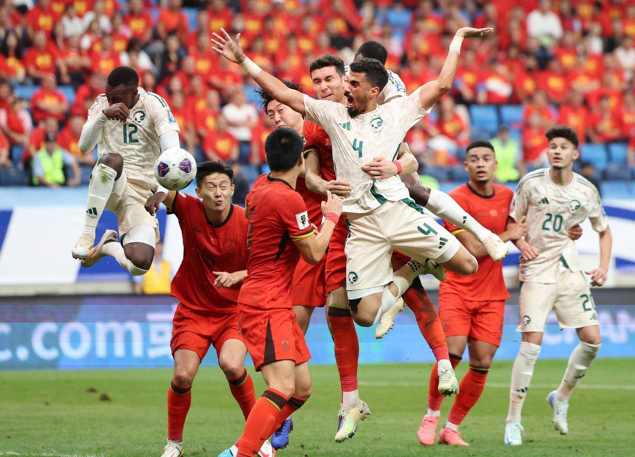 沙拉维谈续约：我们还得再谈谈，看看接下来会发生什么（沙拉维谈续约：仍需协商，静观其变）