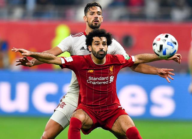 U22国足力克韩国U22，球迷在球员谢场时高喊“雄起”（U22国足击败韩国U22，谢场之际球迷齐声高呼“雄起”）