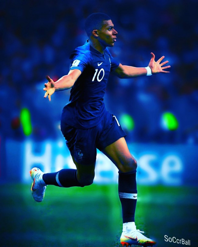 卡尔：如果我继续这样踢下去，当然是可以达到梅西那个水平的（卡尔自信：若保持当前状态，终可达到梅西水准）