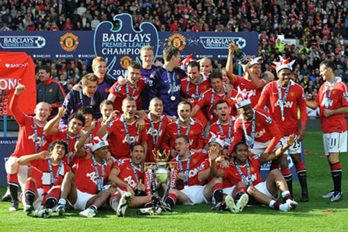 球星带球突破造成杀伤，全场欢呼（球星强突撕裂防线，引爆全场欢呼）