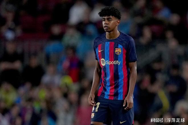 足球世界杯票务系统再次崩溃，球迷疯狂涌入（世界杯售票平台再度宕机，球迷蜂拥而至）