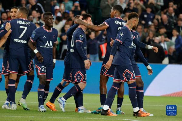 逆袭称王，苏超泰州队获2025微博竞燃之夜年度全民闪耀运动队