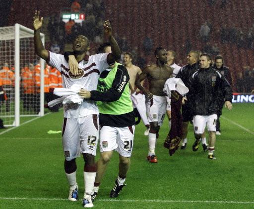 圣诞礼物，此前因膝盖伤势缺阵近四个月的哈弗茨恢复集体训练（圣诞惊喜：因膝伤缺席近四月的哈弗茨重回球队合练）