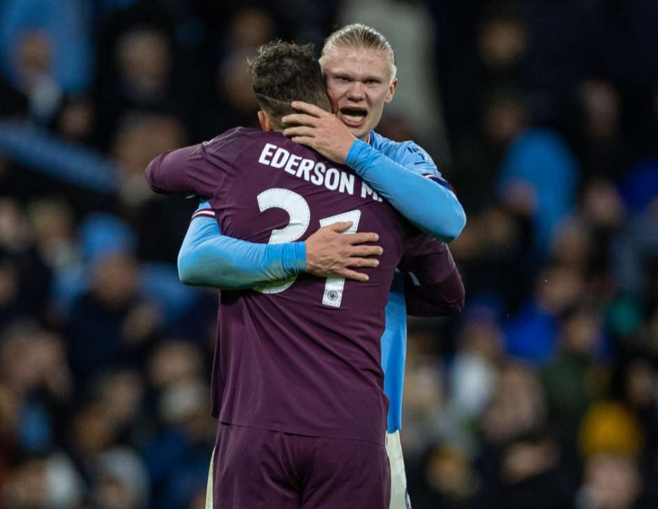 尤文图斯因弗拉霍维奇伤势和薪资问题，被迫考虑续约，但转会市场无明显替代人选，形势艰难。