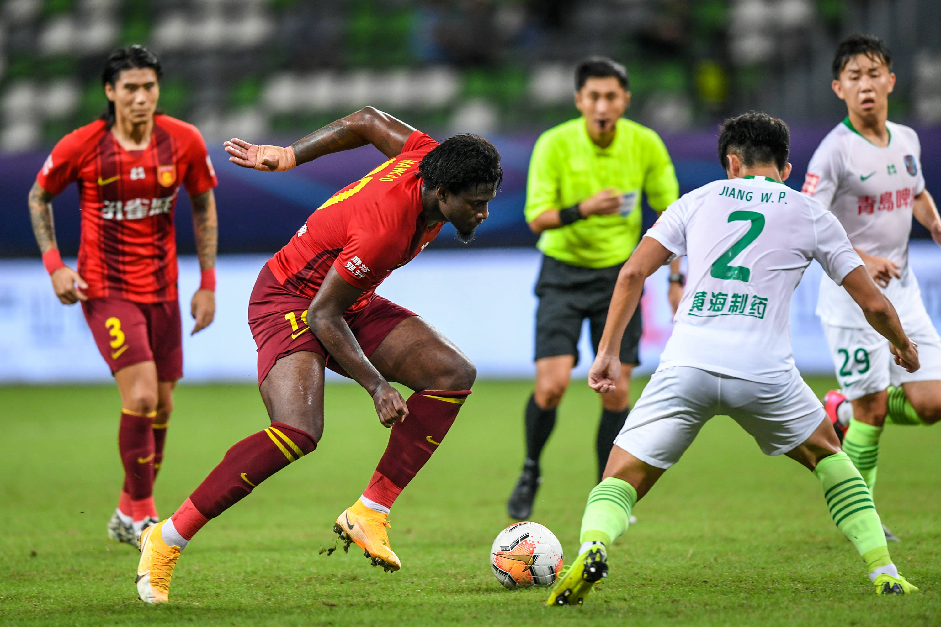 弗里克：佩德里还没恢复到100%；希望防守稳定所以首发埃里克（弗里克：佩德里尚未完全康复，为求防守稳健选择埃里克首发）