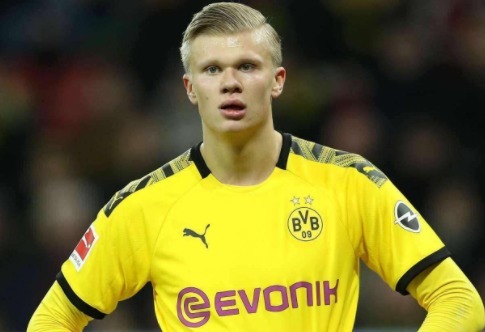 足协杯官方发布决赛纪念产品：纪念徽章38元，围巾58元