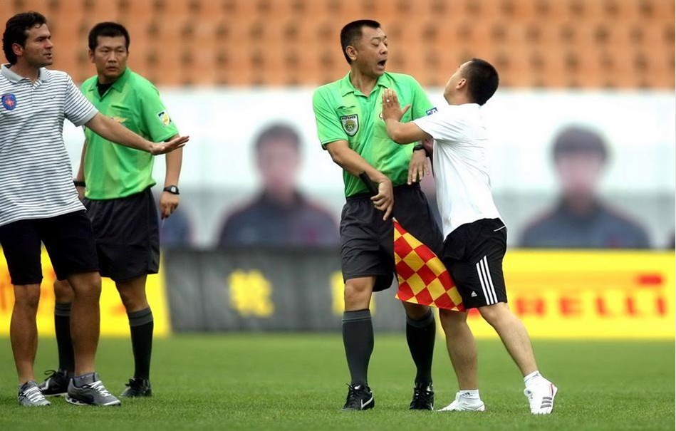 德佬回应传闻：我为身边能有孔蒂这样的真正男人而感到自豪（德佬辟谣：与孔蒂这样的真男人并肩让我倍感自豪）