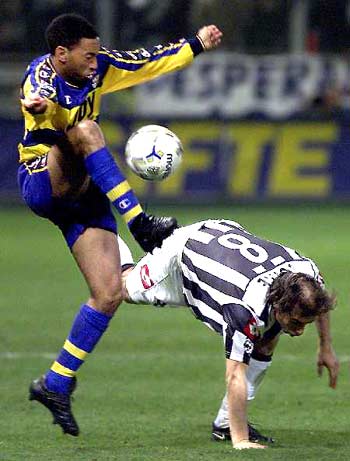 都体：弗拉泰西对加盟尤文持开放态度，国米要价不低于3500万（都灵体育报：弗拉泰西愿考虑加盟尤文，国米要价至少3500万欧元）